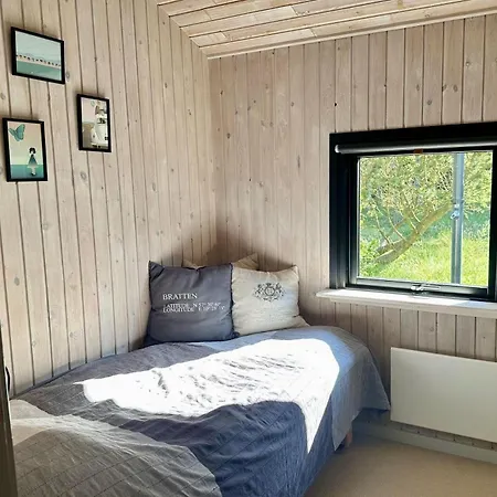 Hébergement de vacances Ferienhaus-mit-drei-terrassen-grosser-fensterfront-und-strandnaehe Bratten Strand