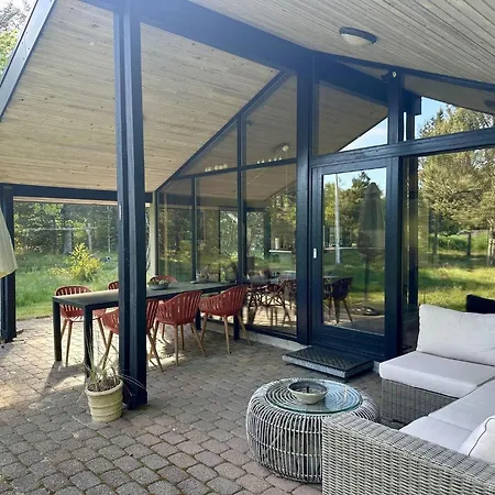 Ferienhaus-mit-drei-terrassen-grosser-fensterfront-und-strandnaehe Bratten Strand