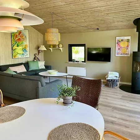 بيت للعطل Ferienhaus-mit-drei-terrassen-grosser-fensterfront-und-strandnaehe Bratten Strand