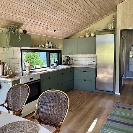 Hébergement de vacances Ferienhaus-mit-drei-terrassen-grosser-fensterfront-und-strandnaehe *