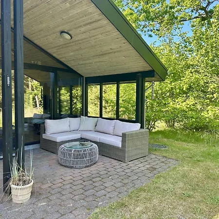 Ferienhaus-mit-drei-terrassen-grosser-fensterfront-und-strandnaehe