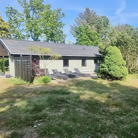Ferienhaus-mit-drei-terrassen-grosser-fensterfront-und-strandnaehe بيت للعطل Bratten Strand