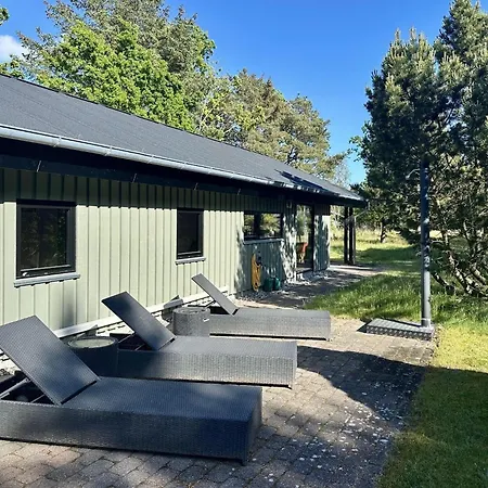 Ferienhaus-mit-drei-terrassen-grosser-fensterfront-und-strandnaehe * Bratten Strand